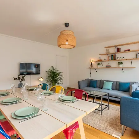 3 Chambres, Centre-ville Avec Parking Apartment