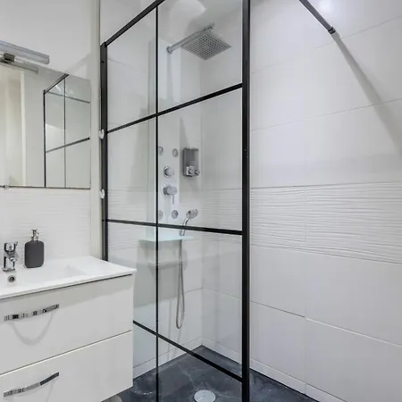 Appartement 3 Chambres, Centre-ville Avec Parking